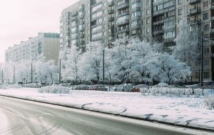 zaśnieżone pobocze